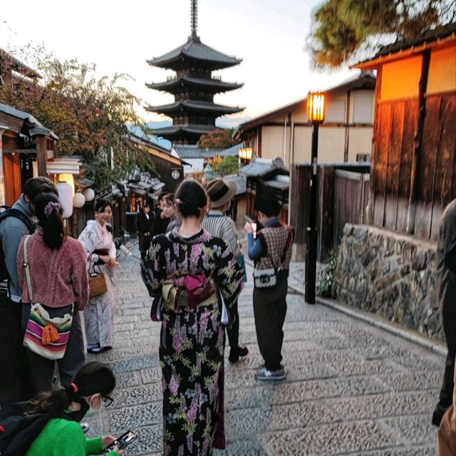 Prettiest sunset in Kyoto 😍 