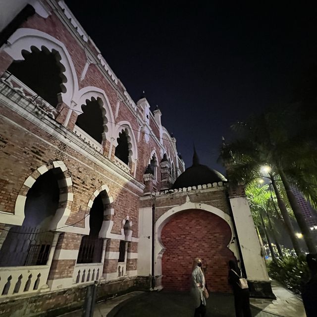 Jalan malam di Dataran Merdeka