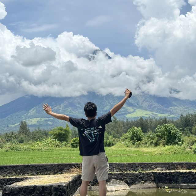 the iconic view of perfect cone of mayon volcano 