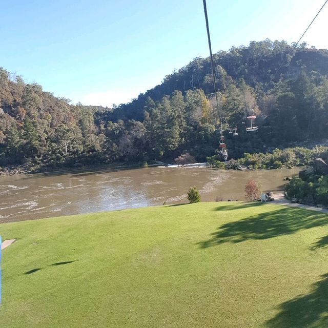 Cataract Gorge follow by drive to Bicheno.