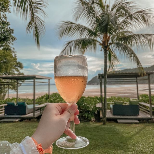 Beach day with wine 🍷 