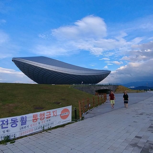 대구에 고랜처럼 생긴 희안한 건축물 디아크문화관을 가보자