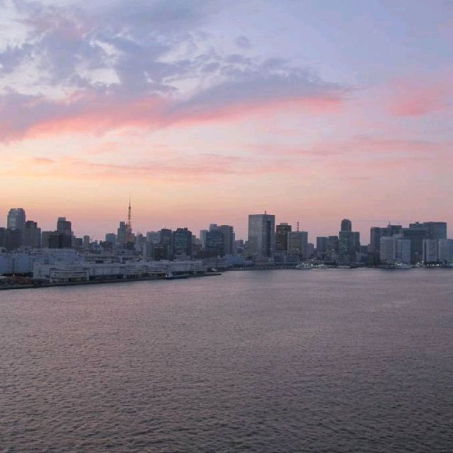 Spectacular Sunset in Tokyo Bay