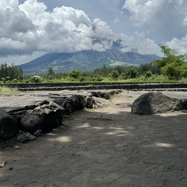 the iconic view of perfect cone of mayon volcano 