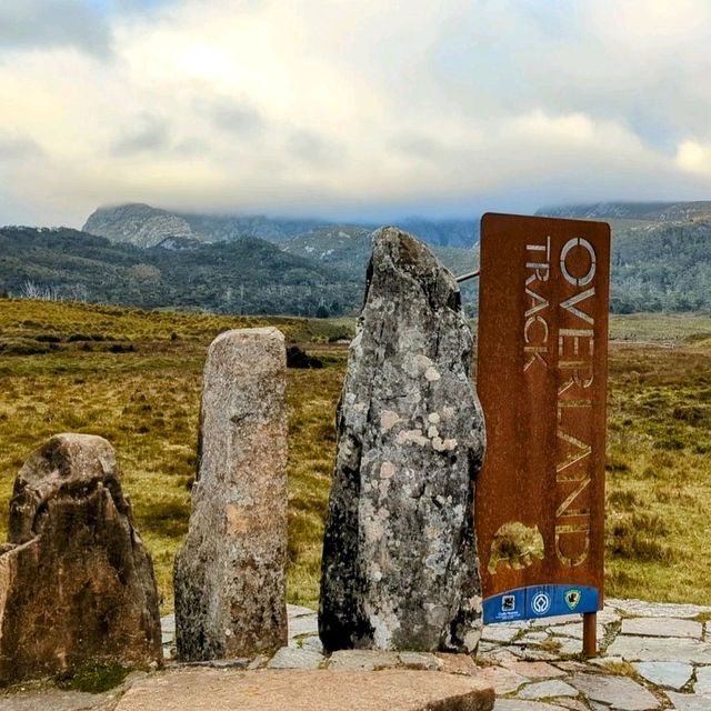 Trek to the foot of Cradle Mountain, Tasmania