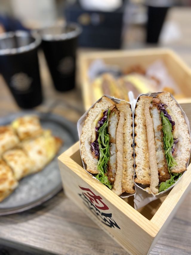 ［桃園/藝文］ 肉sandwich桃園藝文店｜高貴不貴的美式早午餐店 每一樣都好好吃🥪 