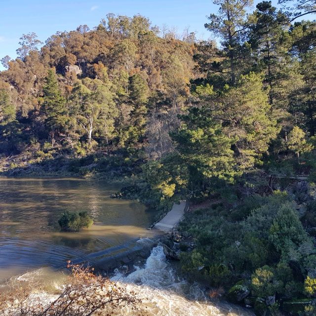 Cataract Gorge follow by drive to Bicheno.