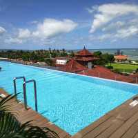 Infinity Pool Holiday Inn Express Kuta Bali 