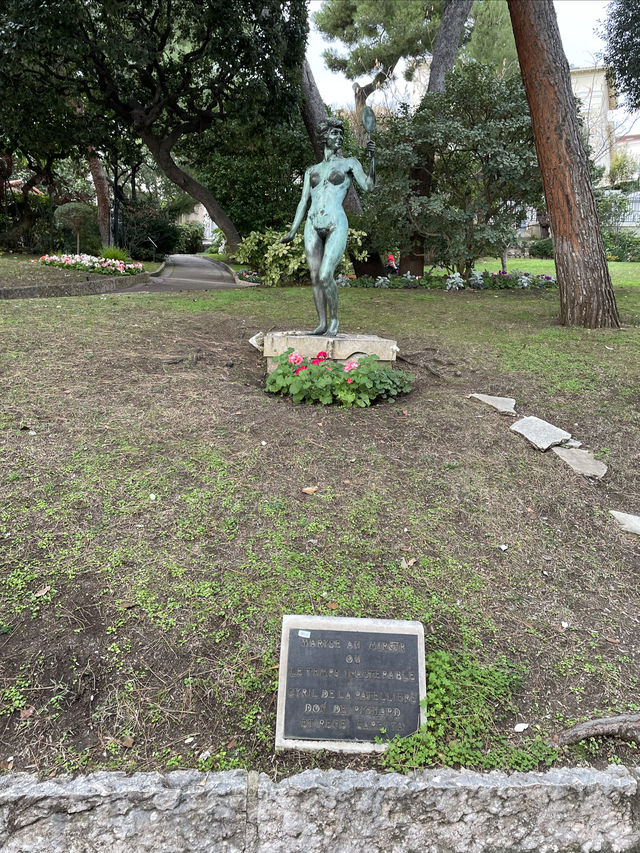 Sculptures in Saint Martin Garden.