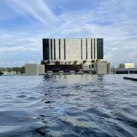 Infinity pool at Oakwood AMTD Singapore 