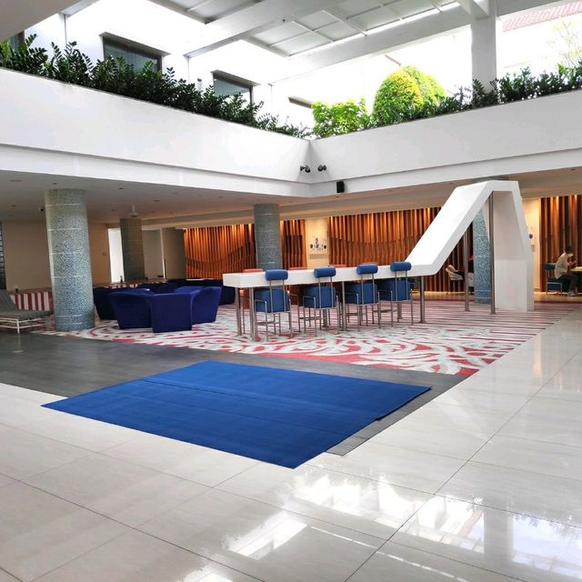 Holiday Inn Express Baruna Modern Lobby