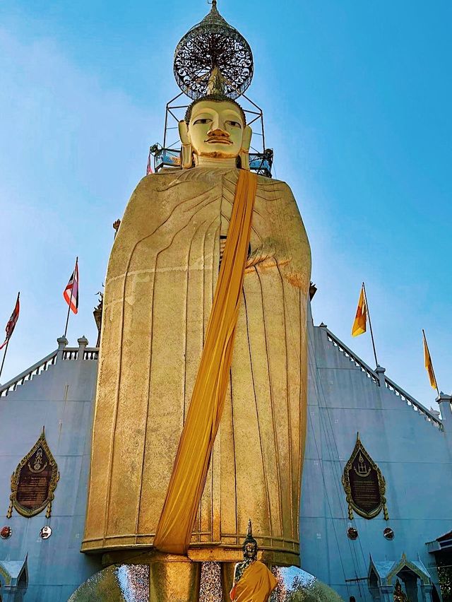 Wat Intharawihan - Bangkok 