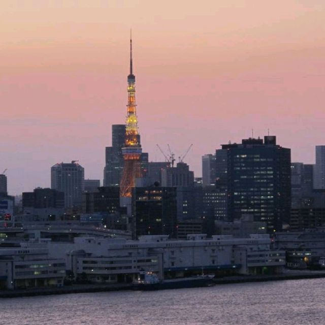 Spectacular Sunset in Tokyo Bay