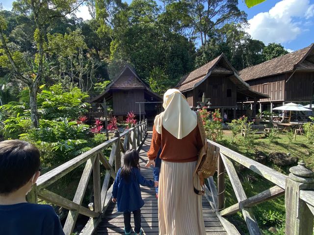 Istana Lemuni/Lemuni Cafe at Janda Baik