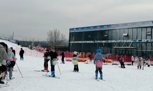 Hua Mountain International Ski Field