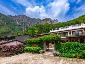 Yaqiu Courtyard Featured Hostel