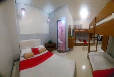 Family room - 4 adults RedDoorz Hostel @ Ritz Place Baguio Photo