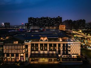 Luoyang Huamao Chunsong Hotel