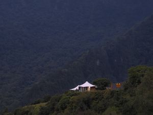 Bathing Clouds Valley Wild-Luxury Star resort camp