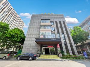 Yiju Hotel (Ningbo Southern Business District Mingzhou Hospital)