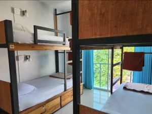 Theppahrak Hostel Khaolak