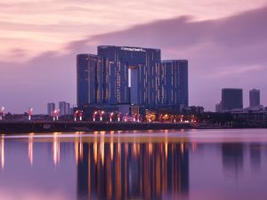 DoubleTree by Hilton Anshun