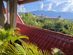 Rainforest Daixiang hot spring Inn