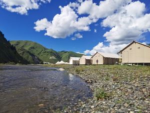 Qiye Greenstone Nomad  Homestay (Kangding Xinduqiao Branch)