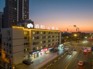 Ribera Cloud Hotel (Shanghai Jinshan Petrochemical Branch)