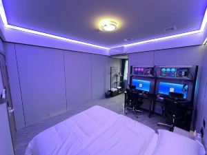 Wayne E-sports Hotel