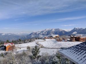 Zhouqu Laga Cloud Mountain Hotel