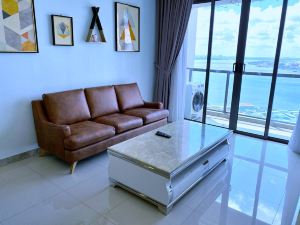 R&F Princess Cove Apartment by SC Homestay