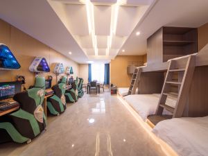 Zhangjiajie Colorful Dolphin Esports Hotel (Jiefang Road Branch)