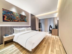 ReMAX Hot Mai E-sports Hotel (Zhenhai Government Yintai Branch)