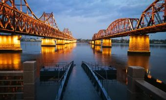 Dandong Jinhe Hotel(Yalu River Broken Bridge Branch)