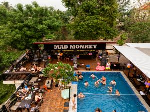 Mad Monkey  Vang Vieng