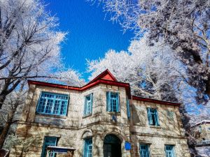 Lushan Qingyun Pavilion Villa (Guling Street Cableway Station Store)