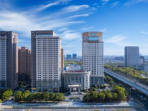 Longqi Jianguo Hotel