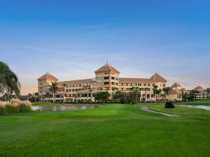 Hilton Pyramids Golf