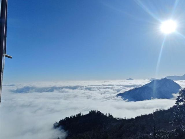 雲海環繞朝霞滿天，赴一趟西嶺雪山！。