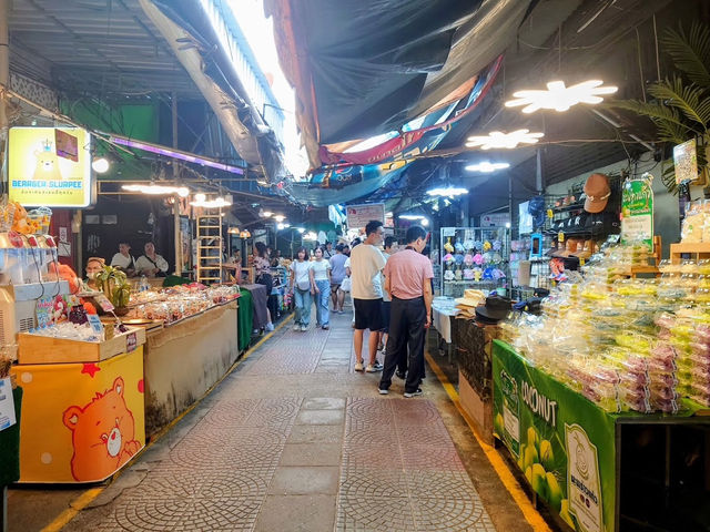 安帕瓦水上市場 泰國獨特的文化體驗