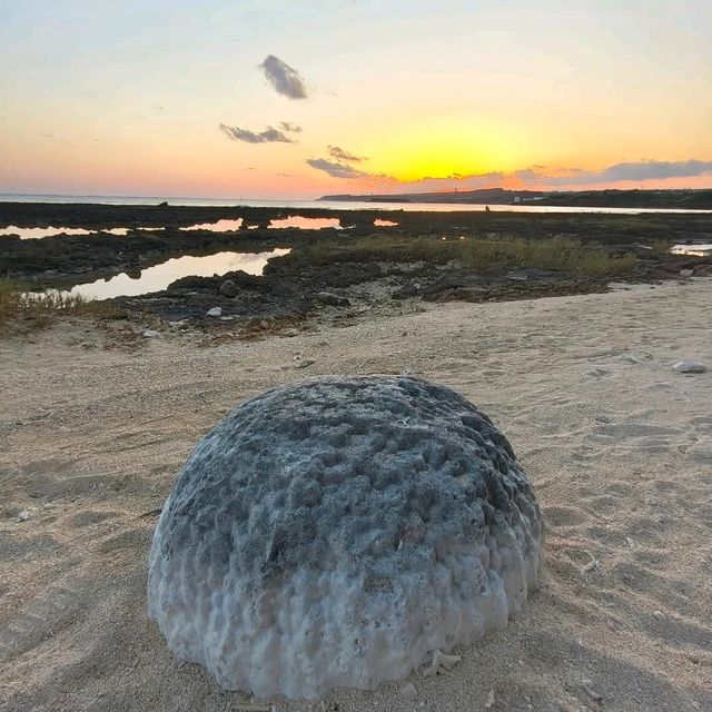 在冬天仍如此湛藍的海，在日本沖繩