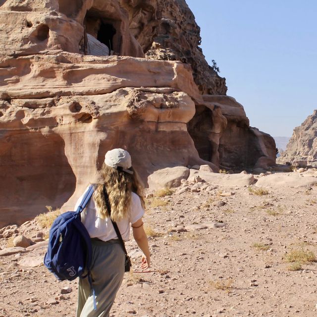 A Tranquil Escape from the Crowds 🏜️