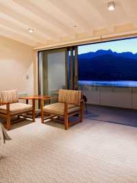 🌟 Queenstown's Luxe Lodging: Lakeside Bliss & City Access 🌟