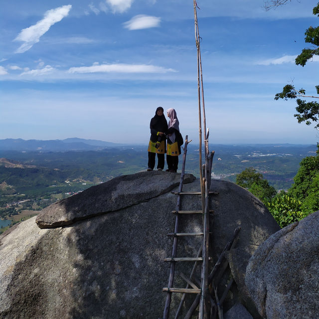 Ascend to Serenity: Batu Pahat Hill Awaits