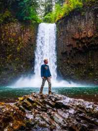 Exploring the Tranquil Waterfalls of the Pacific Northwest🚿