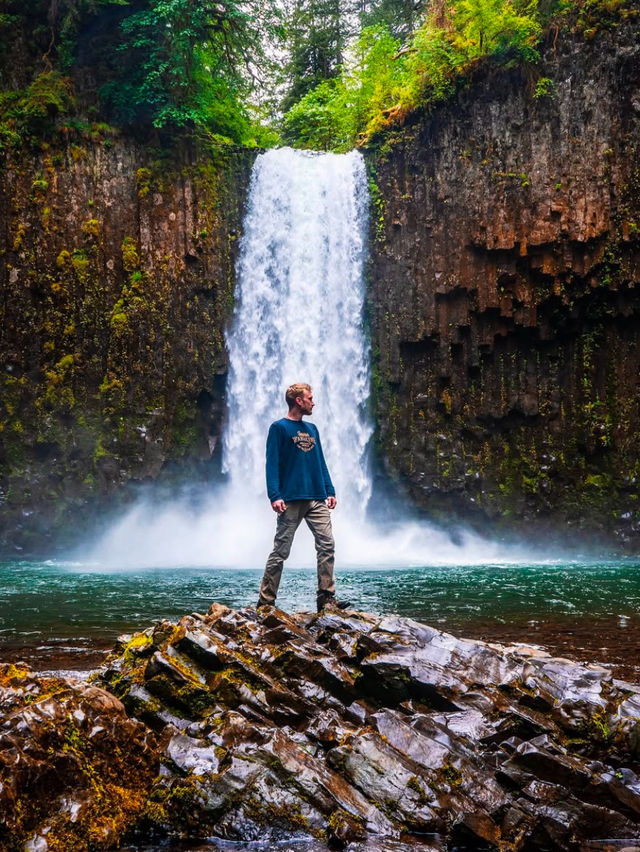 Exploring the Tranquil Waterfalls of the Pacific Northwest🚿