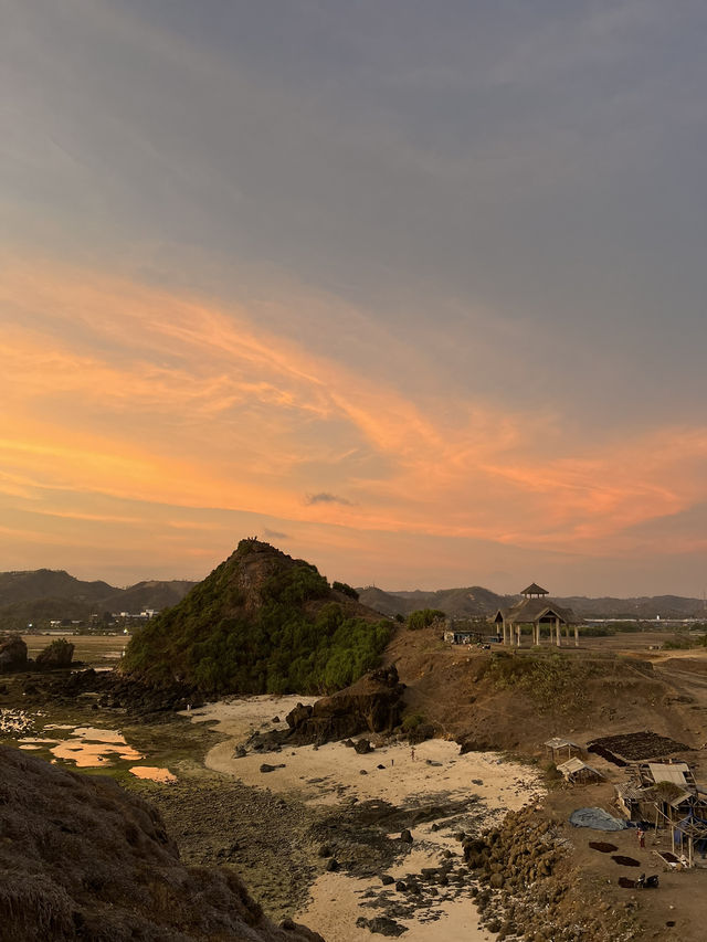 Experience Sunset at Bukit Seger in Kuta, Lombok 🇮🇩