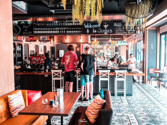 Streats Bar & Bistro ร้านสุดชิลใจกลางย่านข้าวสาร