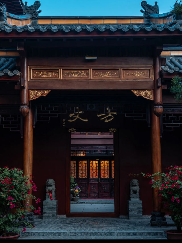 Mingjiao Temple (明教寺): A Historic Buddhist Sanctuary in Hefei